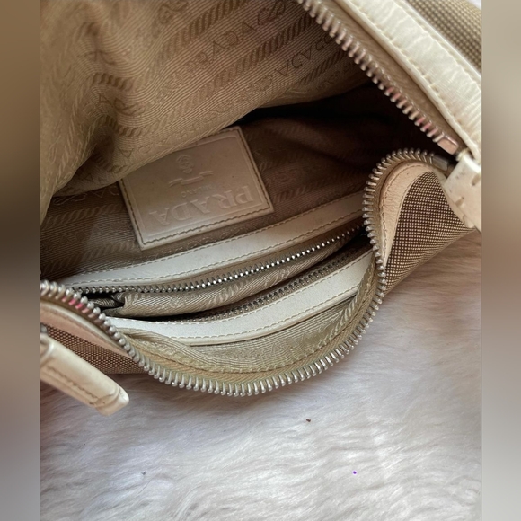 ❌️SOLD❌️ Prada Jacquard Logo Baguette Bag. - Picture 5 of 9